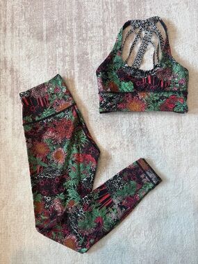 Lululemon Athletica Printed Sports Bra and Leggings Set Size 8